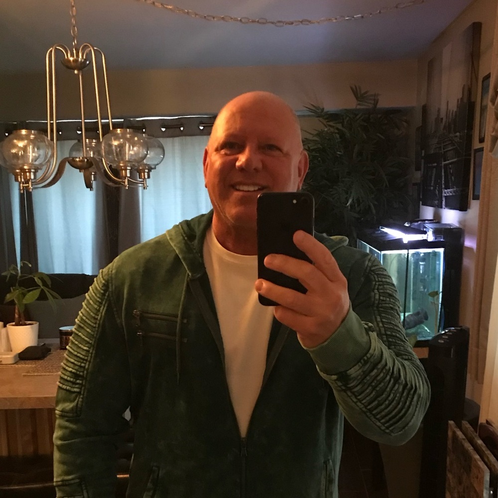 Meet your Posher, Dennis